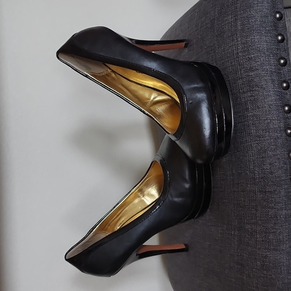 Xoxo Pumps - Picture 2 of 10